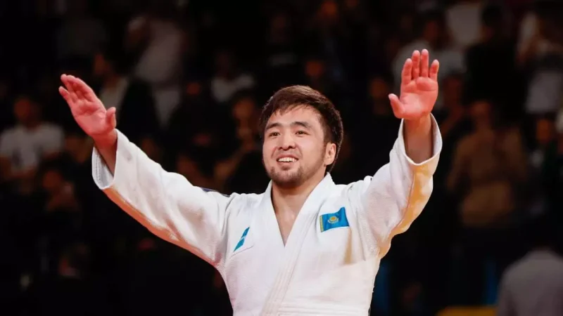 Елдос Сметов Париж Олимпиадасын жеңіспен бастады.