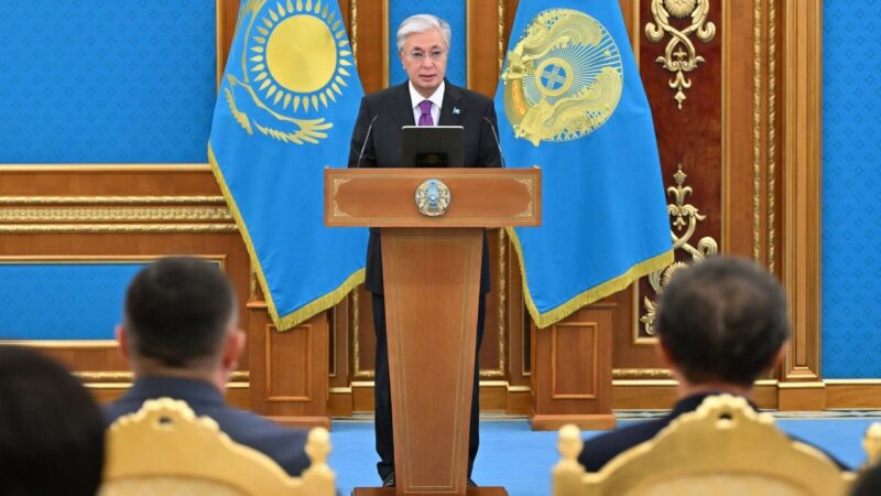 Президент поздравил с наступающим Днем учителя
