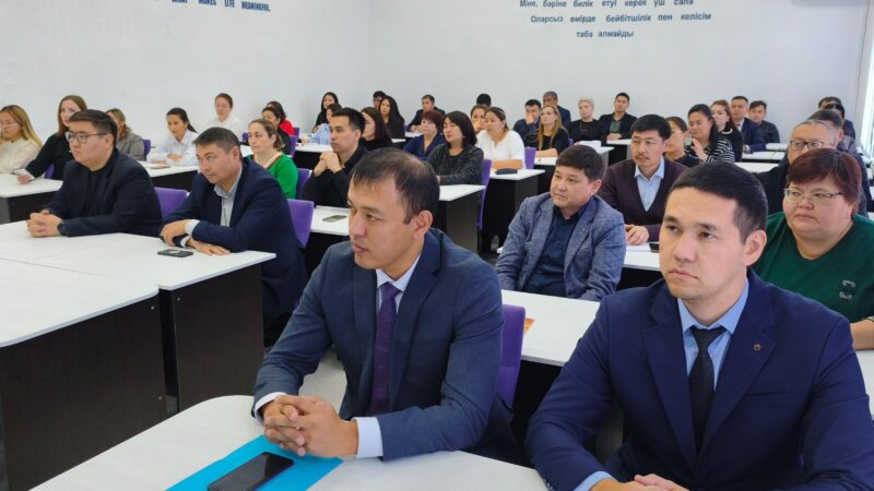 МЕМЛЕКЕТТІК ҚЫЗМЕТШІЛЕРМЕН КЕЗДЕСУ