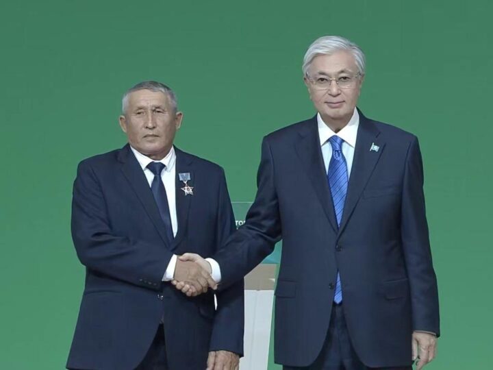 Ветерана сельского хозяйства из Карагандинской области наградил Президент