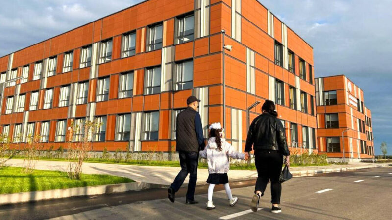 СЕНАТ ТӨРАҒАСЫ ПРЕЗИДЕНТТІҢ «ЖАЙЛЫ МЕКТЕП» ЖОБАСЫНЫҢ ӨҢІРЛЕРДІ ДАМЫТУДАҒЫ РӨЛІ ТУРАЛЫ ПІКІР БІЛДІРДІ