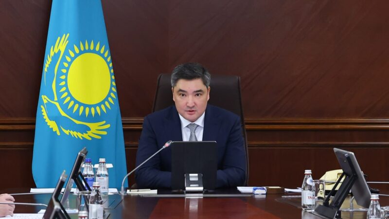 Подготовка к вегетационному сезону 2026 года: Олжас Бектенов поставил перед акимами задачу по диверсификации структуры посева с сокращением доли водозатратных культур