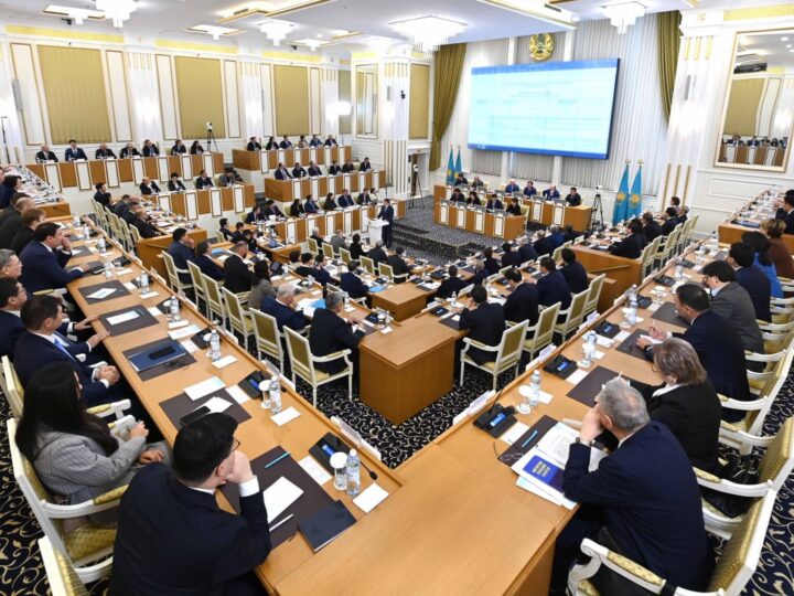 Конституциялық комиссия түзетулер жобасын талқылауға кірісті