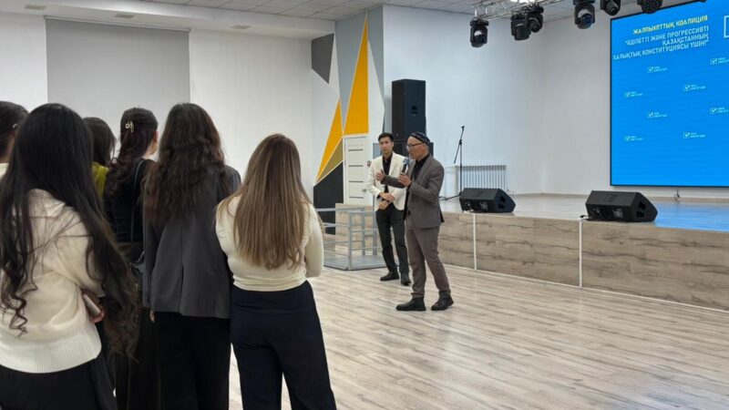 Жастармен жаңа Конституция жобасы талқыланды