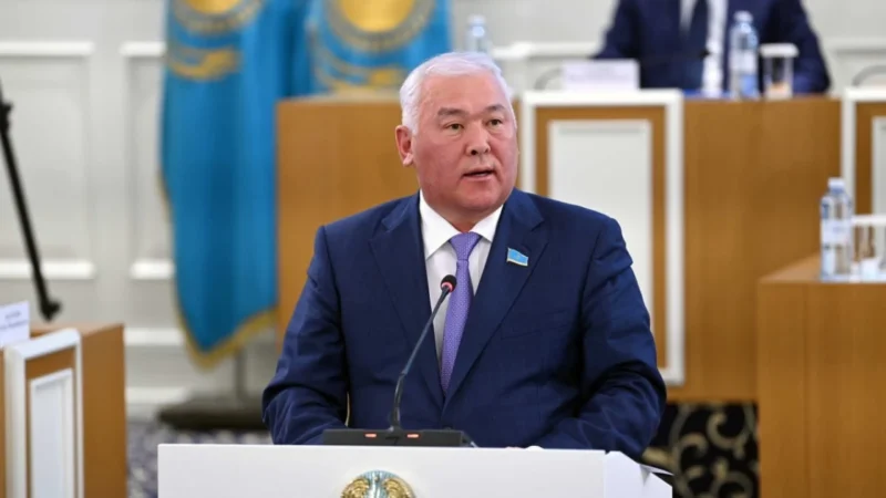 Абенов о новой Конституции: баланс суверенитета и международного права сохранен