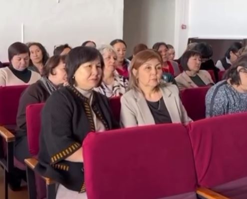 №10 мектеп ұжымымен Конституциялық өзгерістер талқыланды