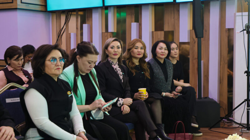 Негізгі заңға әйелдер көзқарасы: «AMANAT» партиясының Әйелдер қанаты жаңа Конституция жобасын әзірлеуге атсалысуда   
