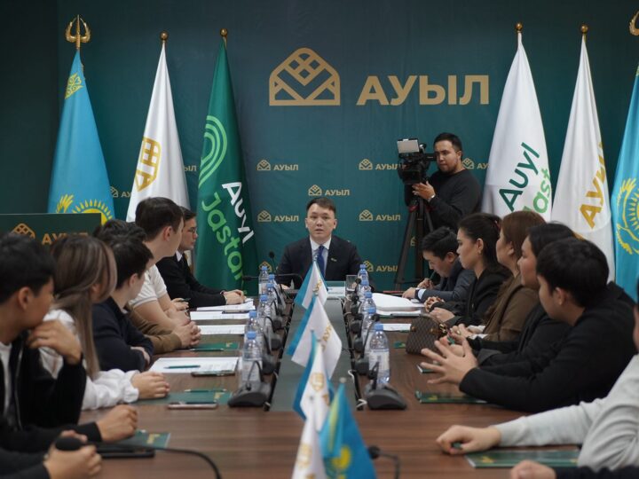  «Конституциялық реформа – елдің ұзақ мерзімді дамуының негізі» тақырыбындағы студенттік өзін-өзі басқару көшбасшыларымен өтетін диалог алаңы