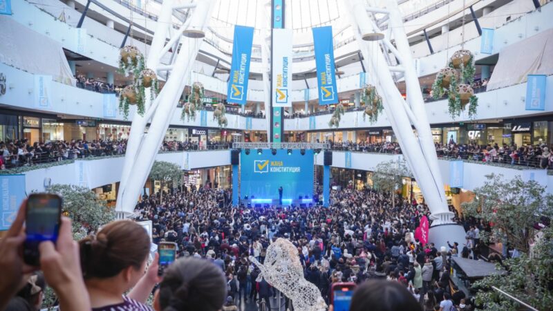 Астанада референдумды қолдауға бағытталған жастар концертіне 10 мыңнан астам адам қатысты