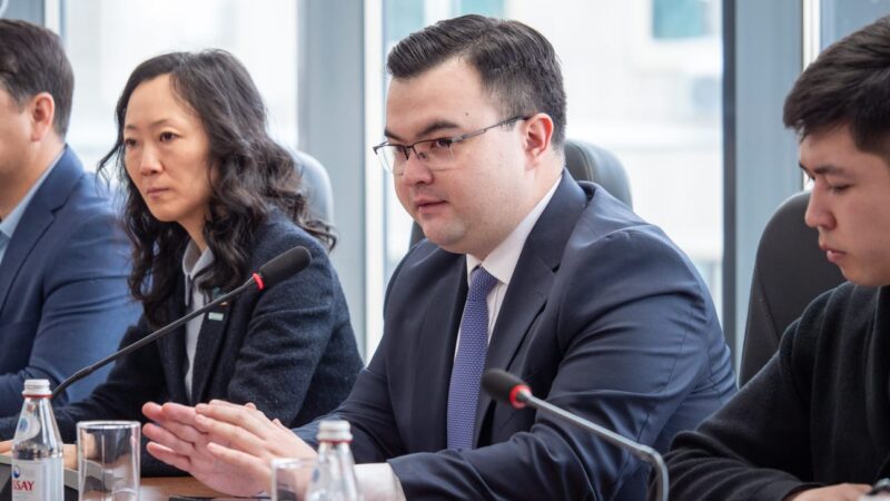 Представители Национальной волонтерской сети призвали казахстанцев поддержать проект новой Конституции