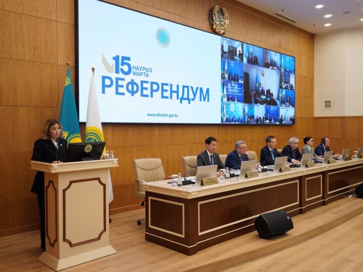 Референдум күні әр екі сағат сайын дауыс беру барысы туралы ақпарат беріліп отырады