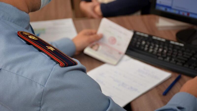 Без экзаменов на знание языка: Минтруд опроверг слухи о сложностях получения ВНЖ для иностранцев