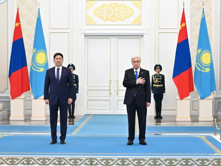 Ақордада Моңғолия Президенті Ухнаагийн Хурэлсухты салтанатты қарсы алу рәсімі өтті