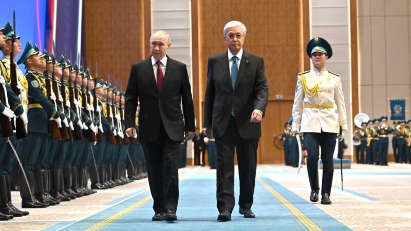Тәуелсіздік сарайында Қазақстанға мемлекеттік сапармен келген Ресей Федерациясының Президенті Владимир Путинді салтанатты қарсы алу рәсімі өтті