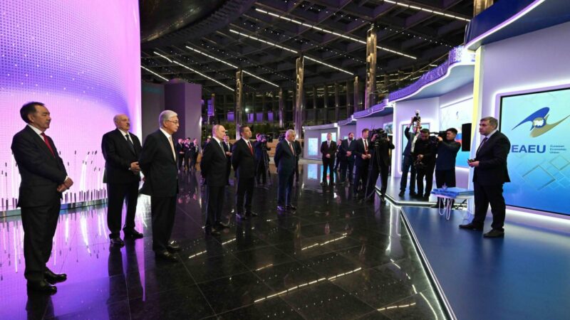 Қазақстан Президенті геосаяси дүрбелеңдер кезеңінде өтіп жатқан форумның өзектілігіне назар аударды