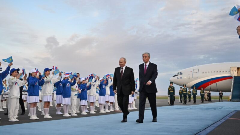 Президент Қасым-Жомарт Тоқаев мәртебелі мейманды елорда әуежайында қарсы алды